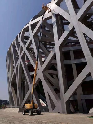 Beijing 2022 Winter Olympics Games: 6 units of XGS28 aerial work platforms completes the peripheral steel structure maintenance project in the Bird’s Nest Olympic Stadium.