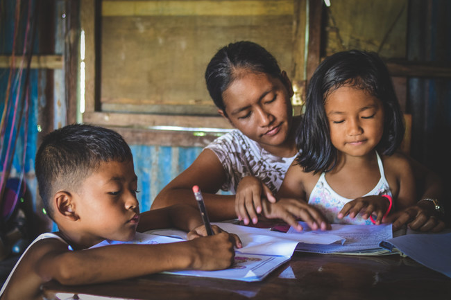 Many coconut farmers do not have electricity. CCA's Lighting Up Lives initiative will install solar panels to provide light to these homes.