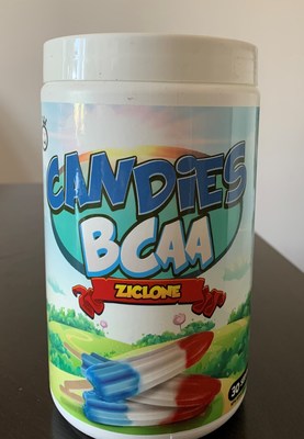 Poudre Candies BCAA Yummy Sports, saveur de ziclone (face) (Groupe CNW/Santé Canada)