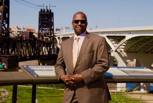 Glen Shumate wins ODOT Director's Award for Excellence in Diversity and Inclusion Advocacy