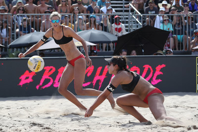 Sarah Pavan (left) and Melissa Humana-Paredes (right) competing in the 2019 AVP Manhattan Beach Open.