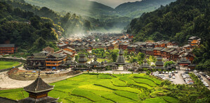 Ecological protection and economic development balance, green economy guards colorful Guizhou