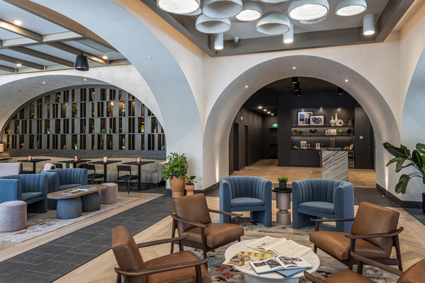 The Westley Hotel's welcoming lobby lounge (CNW Group/The Westley Hotel)
