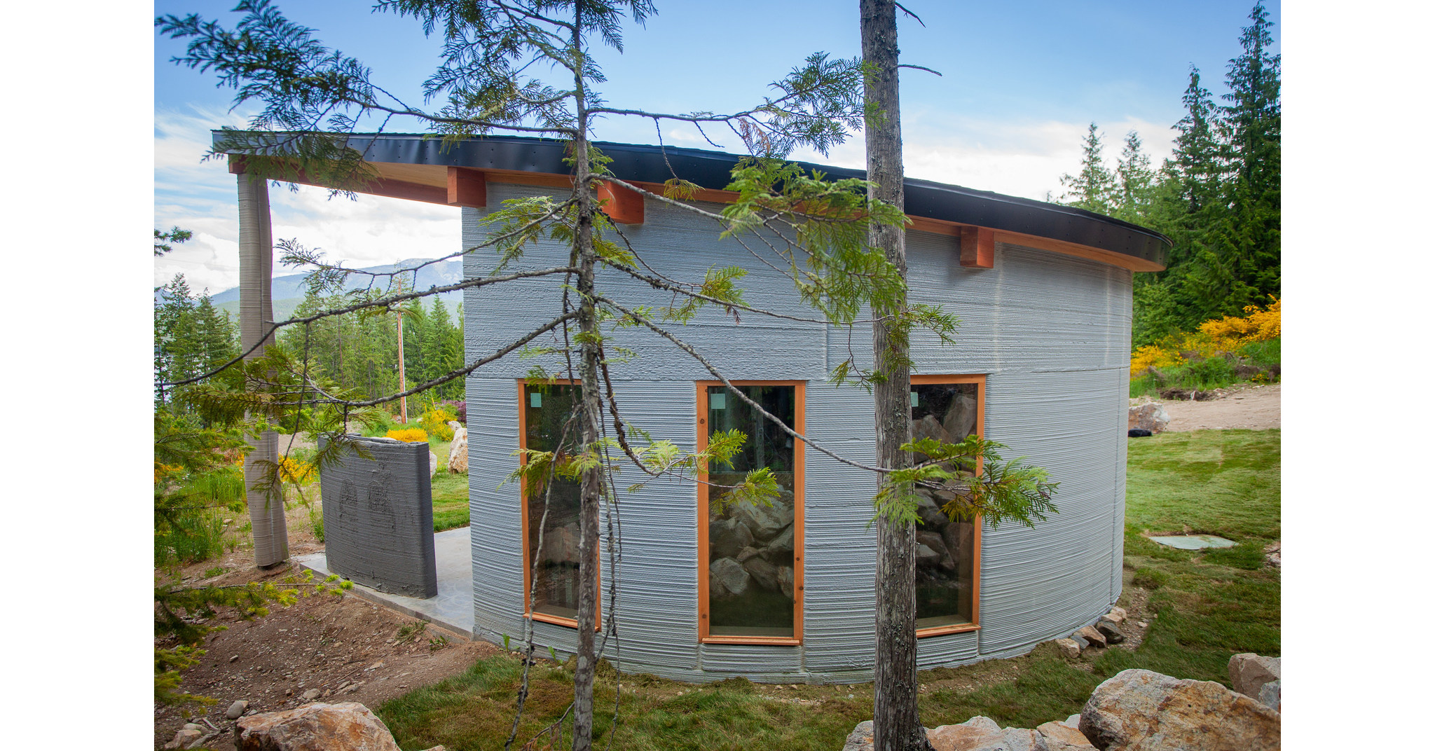 airbnb-lists-the-fibonacci-house-the-first-3d-concrete-printed-tiny