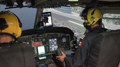 Deux pilotes effectuant un exercice d'entranement dans le nouveau simulateur d'hlicoptre. (Groupe CNW/Garde ctire canadienne)