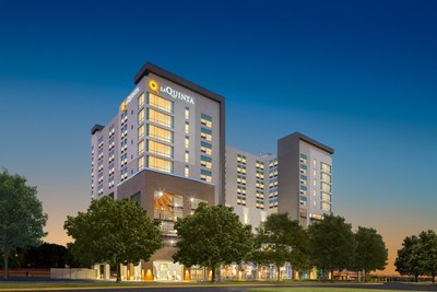 La Quinta Inn & Suites by Wyndham Nashville Downtown/Stadium debuts in the East Bank of Nashville and features the brand’s stylish and efficient Del Sol prototype.