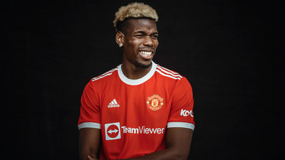 Paul Pogba of Manchester United wearing the new kit bearing the TeamViewer name and logo.