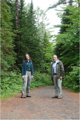 The Minister of Innovation, Science and Industry, and Member of Parliament for Saint-Maurice–Champlain François-Philippe Champagne, visits La Mauricie National Park along with Parks Canada’s Field Unit Superintendent for La Mauricie and Western Quebec, Geneviève Caron, to support the tree planting efforts as part of the Government of Canada’s commitment to planting two billion trees. © Parks Canada (CNW Group/Parks Canada)