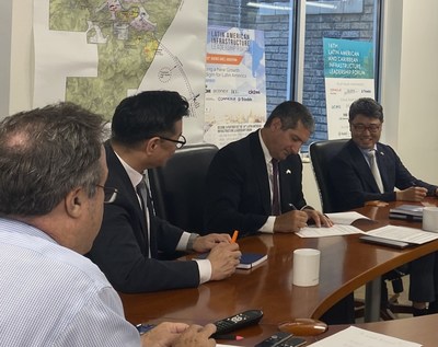 Signing of Strategic Infrastructure Collaboration agreement. (Pictured L to R: Norm Anderson, CEO of Strategic Infrastructure Performance Institute, Professor Junseok Hwang, Director of Seoul National University Global R&D Center, Michael Woods, CEO/COO of Big Sun Holdings Group, and Paul Yonghwan Kim, CEO, Smart Radar Systems)
