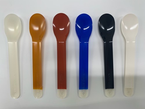 100 % Nature Biomass Color Ink painted 100 % Nature Biomass Biodegradable Resin Spoon．Leftmost Spoon is the one without any color.