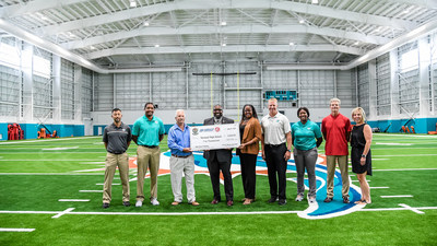 Medco Sports Medicine presents athletic training supplies and equipment donation to Miami Norland Senior High School in partnership with Cramer Sports Medicine and the Professional Football Athletic Trainers' Association. </p>
<p>Pictured (left to right): Naohisa Inoue, Jon Boone, Pete Martz, ﻿David Ladd, ﻿Latoya Williams, Kyle Johnston, Jasmin Grimes, Troy Maurer, Meredith Thomas
