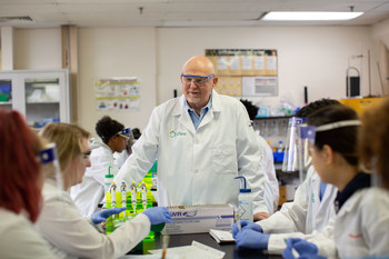 Executive Director, Barry Logan, converses with FMI students in the lab.