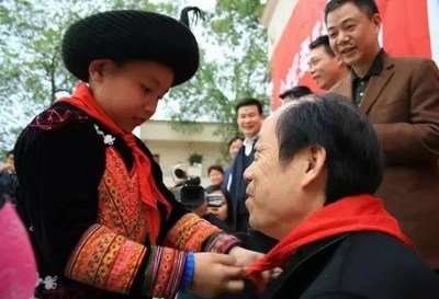 Mr. Yang inspecting the poverty alleviation project in Mabian Yi Autonomous County, Sichuan province (PRNewsfoto/Country Garden Holdings)