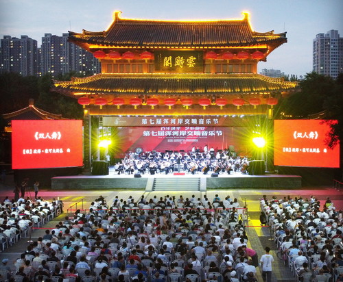 Comenzó el séptimo Festival de Música Sinfónica a orillas del río Hunhe en la ciudad de Shenyang. (PRNewsfoto/The Publicity Department of the CPC Shenyang Municipal Committee)
