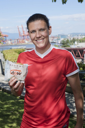 A&amp;W Canada fait équipe avec Christine Sinclair pour le 13e Rendez-vous A&amp;W pour stopper la SP afin de lutter contre la sclérose en plaques