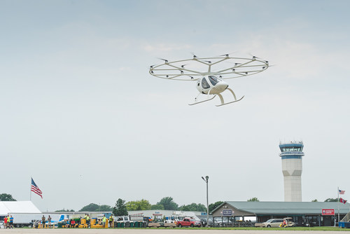 The Volocopter 2X during a rehearsal flight leading up to the EAA AirVenture in Oshkosh, where Volocopter performed the first crewed public flight of an electric vertical take-off and landing aircraft in the US. ©Volocopter Pictures and footage of the historic flight will be available at https://mediahub-volocopter.pixxio.media/collection/46