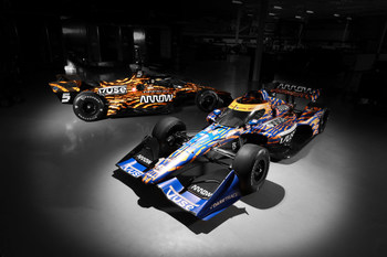The No. 5 and No. 7 Arrow McLaren SP cars featuring the winning design from the Vuse Design Challenge.