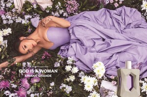 Die Grammy®-Preisträgerin und mehrfach mit Platin ausgezeichnete Künstlerin Ariana Grande wirbt für saubere Kosmetik und bringt „God is a Woman", einen neuen, von der Natur inspirierten Duft auf den Markt