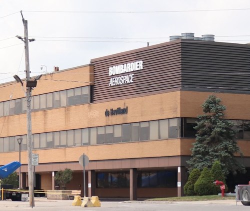 Exterior of Bombardier Aviation Downsview plant (CNW Group/Unifor)