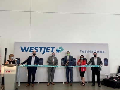 WestJet celebrates the inaugural flight of its new route between Calgary and Amsterdam. (CNW Group/WESTJET, an Alberta Partnership)