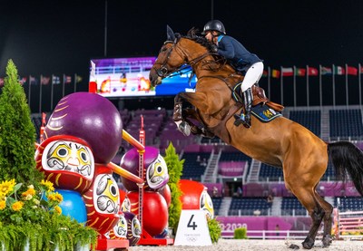 Malin Baryard-Johnsson and Indiana produced one of the three clear rounds that put Sweden at the top of the leaderboard in tonight’s Team Jumping Qualifier at the Tokyo 2020 Olympic Games in Baji Koen Equestrian Park. (FEI/Arnd Bronkhorst)