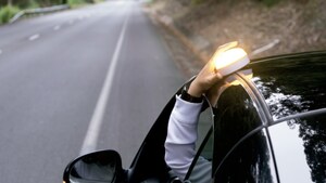 A luz V-16 chega a Portugal, o dispositivo que já salva vidas nas estradas espanholas