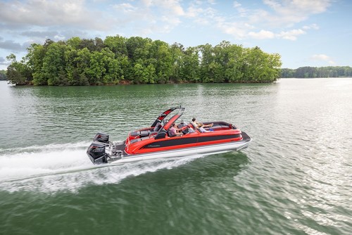 The 2022 Manitou XT is the ultimate in luxury and performance pontoon boats, and is now available with up to 900 hp. ©BRP 2021 (CNW Group/BRP Inc.)