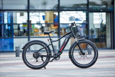 The Thunder T1/Nebula N1 Fat Tire Electric Bike comes with 26 × 4-inch puncture-resistant fat tires designed for stability on almost any terrain. The tire's steady and firm grip makes a comfortable and easy ride for commuters.