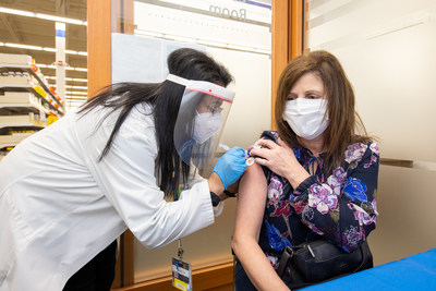 Walmart Canada hosts first-ever “Vax-a-thon". Walk-in vaccination appointments now available at Walmart Canada pharmacies. (CNW Group/Walmart Canada Corp.)