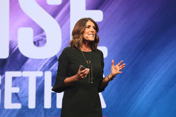 Katy Holt-Larsen on stage at the 2021 Kyäni Global Convention
