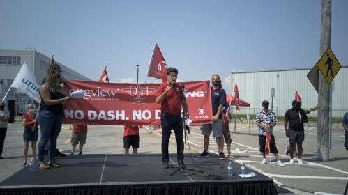 Unifor National President Jerry Dias at the De Havilland picket line (CNW Group/Unifor)