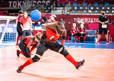 Maryam Salehizadeh and the women's goalball team play their final round-robin game on Monday. PHOTO: Dave Holland/Canadian Paralympic Committee / Maryam Salehizadeh et l'quipe canadienne de goalball disputent leur dernier match de la phase de groupe lundi. PHOTO : Dave Holland/ Comit paralympique canadien (Groupe CNW/Canadian Paralympic Committee (Sponsorships))