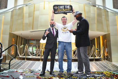 (L to R) Seminole Hard Rock Tampa Promotions Manager JP Taylor, OR Nurse Duane Kelloway and NFL HOF Linebacker Derrick Brooks celebrate Duane’s Jackpot on Saturday August 28, 2021. Kelloway’s jackpot pushed the casino’s jackpot payouts to over $1Billion in one year, the first time ever in Seminole Gaming history.