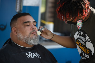 Wahl parked its 20-foot mobile barbershop at the Chicago Standdown event and offered FREE haircuts and beard trims to Veterans. Wahl also partnered with Greater Good Charities’ Good Packs Program and handed out 400 beard trimmers to the Veterans alongside backpacks filled with essential needs such as toiletries, warm blankets, and reusable water bottles.