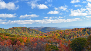 Fall Color Forecast 2021: A Colorful Season Ahead for the Blue Ridge Mountains + Eco-friendly Offerings + Asheville Travel News