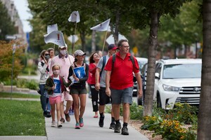 Un Montréalais marche de Québec à Montréal et amasse 60 000$ pour Le Phare, maison de soins palliatifs pédiatriques