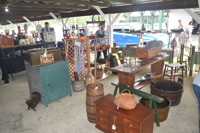 Antique vendors under the pavilion.