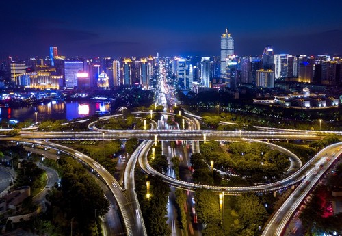 Photo shows the night view of Zhuxi overpass in Nanning, south China.