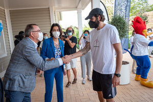 The PortAventura Foundation and the Ricky Rubio Foundation sign an agreement at Dreams