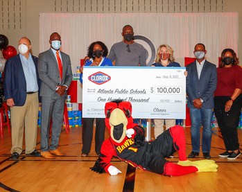 On Wednesday, Sept. 8, 2021, the Clorox brand officially announced its $1,000,000 donation to support teachers across the country through DonorsChoose. To celebrate teachers in the backyard of its largest production plant in Atlanta, Ga., Clorox also donated $100,000 along with a year’s supply of Clorox Disinfecting Wipes to Atlanta Public Schools to help keep classrooms clean this school year.