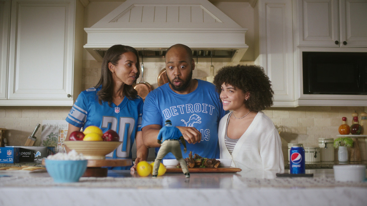 PHOTOS: Rams team up with Pepsi to provide fans with free lunch from  Inglewood's The Serving Spoon