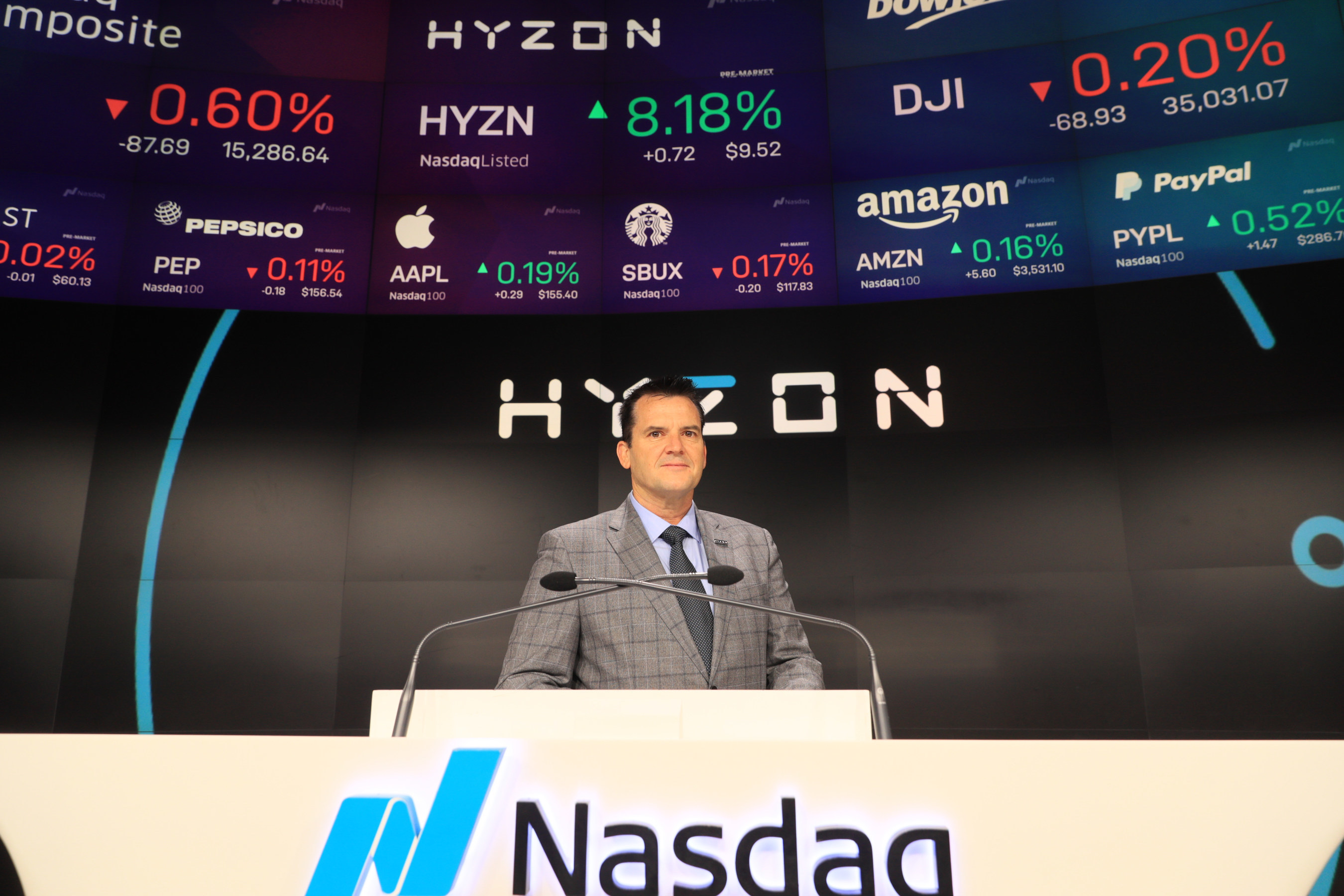 Hyzon CEO Craig Knight rings Nasdaq Opening Bell.