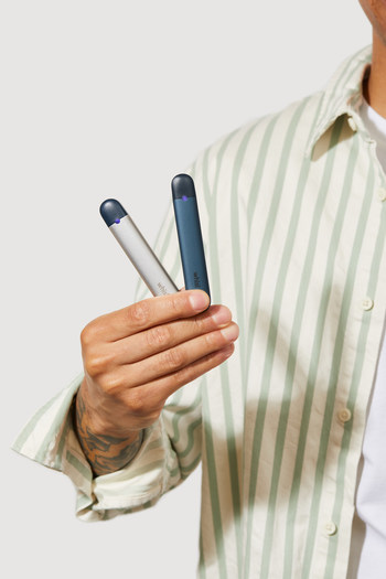 New CBD vape with interchangeable pod system available today on ShopCanopy.com and through exclusive nationwide retail partnership with Circle K. (CNW Group/Canopy Growth Corporation)