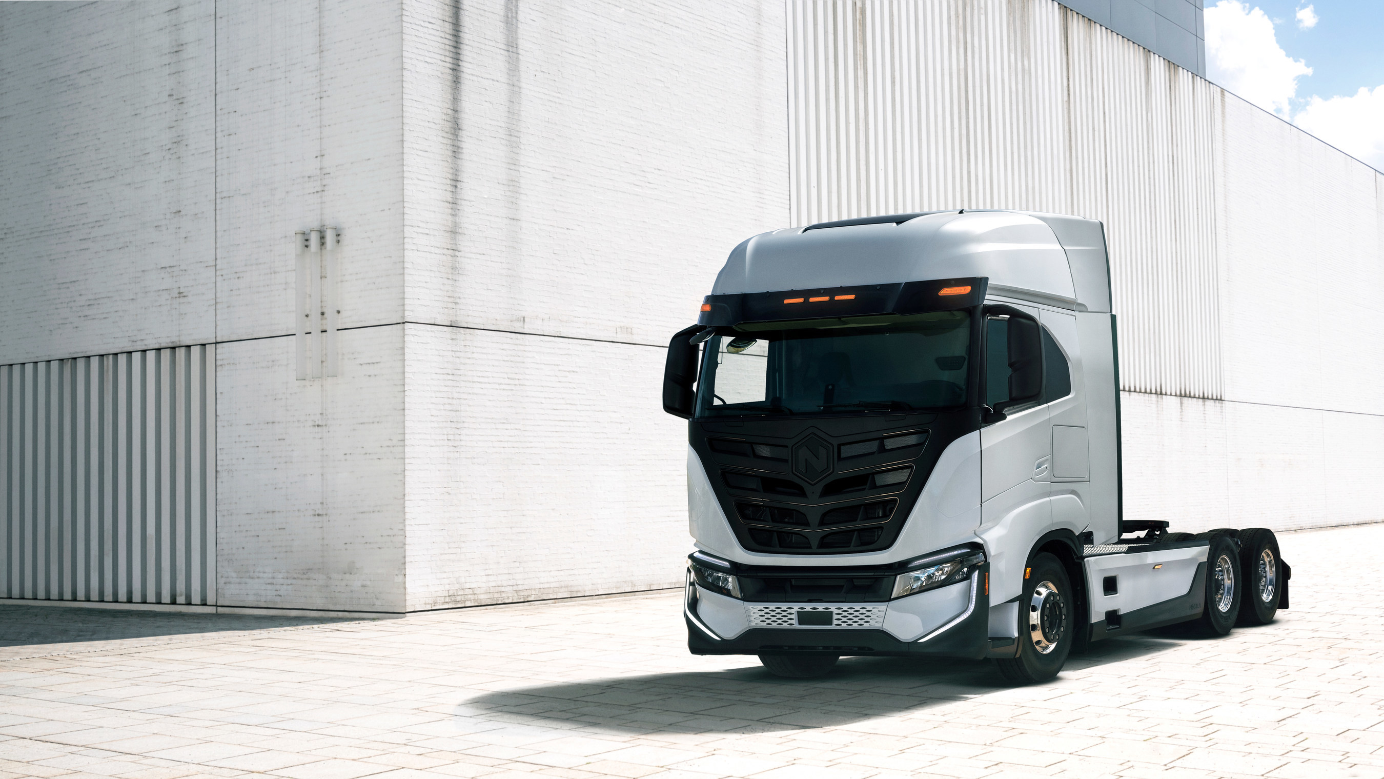The first Nikola Tre BEV trucks produced in Ulm, Germany will be delivered to select customers in the United States in 2022. (PRNewsfoto/Nikola Corporation)