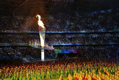 Se ilumina el pebetero durante la ceremonia de apertura de los 14.° Juegos Nacionales de China en Xi'an. (PRNewsfoto/The Xi'an Executive Committee of the 14th National Games)