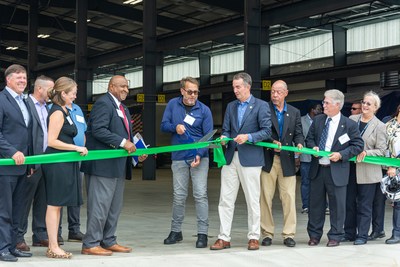 Governor of Virginia Ralph Northam joins M.C. Dean CEO Bill Dean for ribbon cutting.