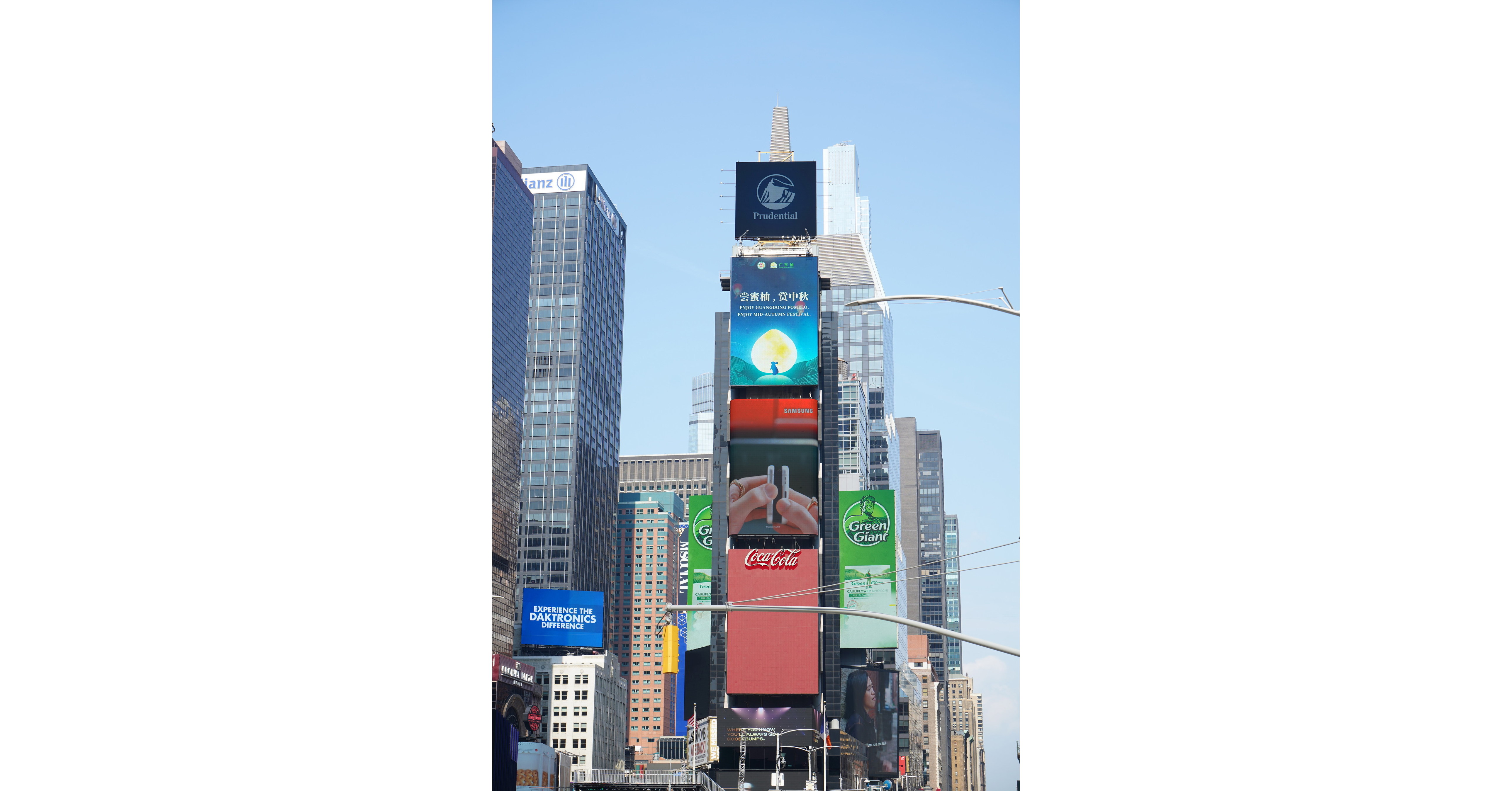 During the Mid-autumn Festival, Guangdong Pomelo Appears on a Screen overseas