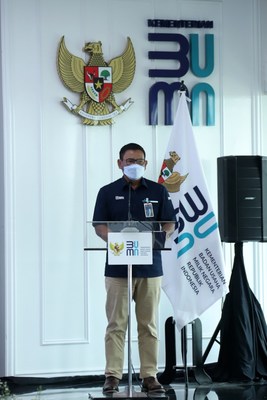 BRI Vice President Director, Catur Budi Harto, delivered a report at the signing ceremony of the share transfer agreement for the establishment of the Ultra Micro SOE holding in Jakarta, 13 September 2021.