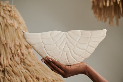 Beamina's ZER: Angel' Wings Handbag in ivory. On the background: "Suspiros" created by artist Frances Rivera and part of Museo de Arte de Puerto Rico's collection.