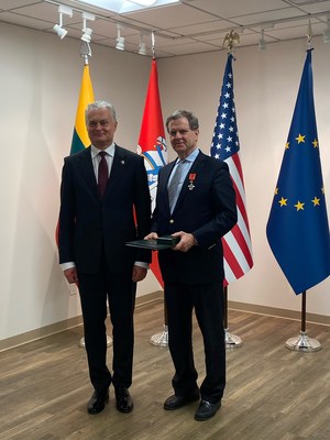 Lithuania President (l) Gitanas Naus?da and American Jewish Committee CEO David Harris.